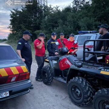 За минулу добу прикарпатські рятувальники надали допомогу двом туристам та продовжують пошуки зниклого чоловіка на Коломийщині За минулу добу прикарпатські рятувальники надали допомогу двом туристам та продовжують пошуки зниклого чоловіка на Коломийщині