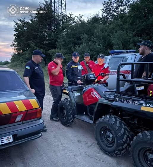 За минулу добу прикарпатські рятувальники надали допомогу двом туристам та продовжують пошуки зниклого чоловіка на Коломийщині