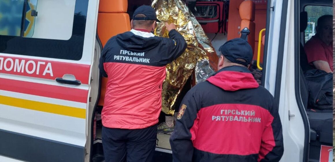 Постраждала внаслідок удару блискавки: у Карпатах рятувальники надали допомогу туристці з Чернівців
