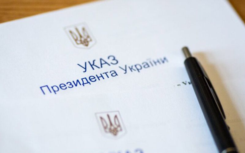 З нагоди Дня Конституції Володимир Зеленський нагородив п’ятьох видатних прикарпатців З нагоди Дня Конституції Володимир Зеленський нагородив п’ятьох видатних прикарпатців