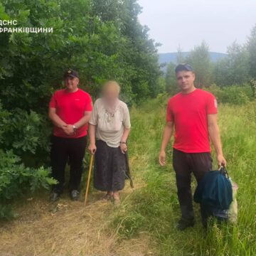 На Калущині рятувальники розшукали у лісі заблукалу 80-річну жінку На Калущині рятувальники розшукали у лісі заблукалу 80-річну жінку