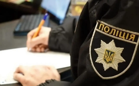 У Франківську невідома спаплюжила банер загиблого військового: поліція вже встановила її особу