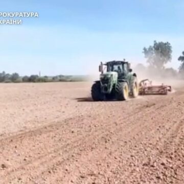 На Прикарпатті агропідприємство сплатить майже 6 млн грн за незаконне користування землями навчального закладу На Прикарпатті агропідприємство сплатить майже 6 млн грн за незаконне користування землями навчального закладу
