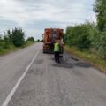 На двох трасах Прикарпаття сьогодні латають ями — де чекати на дорожню техніку