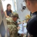 Для багатьох у ТЦК сьогодні справді настав «чистий четвер»