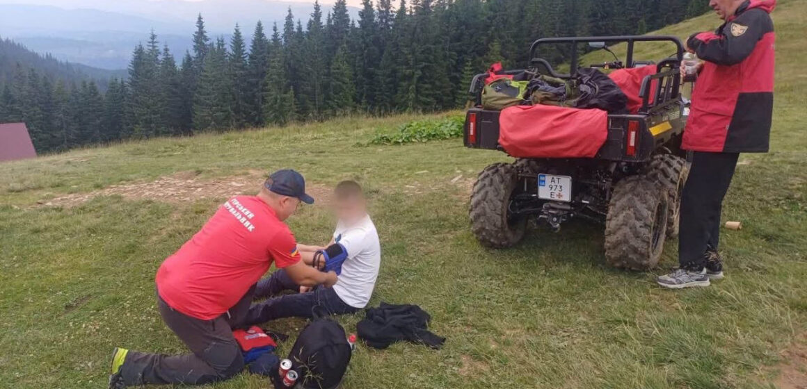 Рятувальники надали допомогу туристу в горах Рятувальники надали допомогу туристу в горах