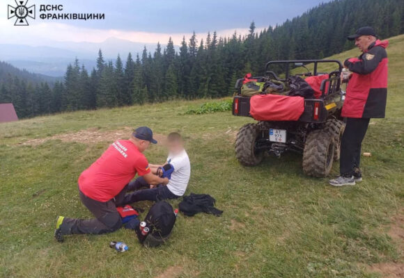 Рятувальники надали допомогу туристу в горах