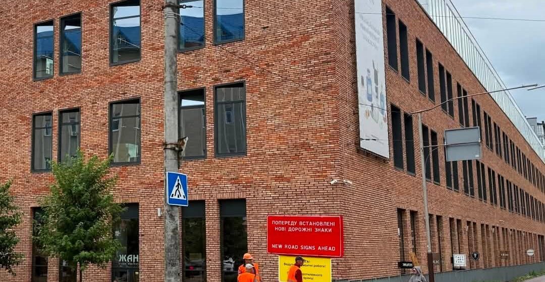 У Івано-Франківську розпочали реконструкцію частини вулиці Андрія Мельника У Івано-Франківську розпочали реконструкцію частини вулиці Андрія Мельника
