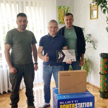 Зарядну станцію та старлінк передали на фронт від Бурштинської громади Зарядну станцію та старлінк передали на фронт від Бурштинської громади