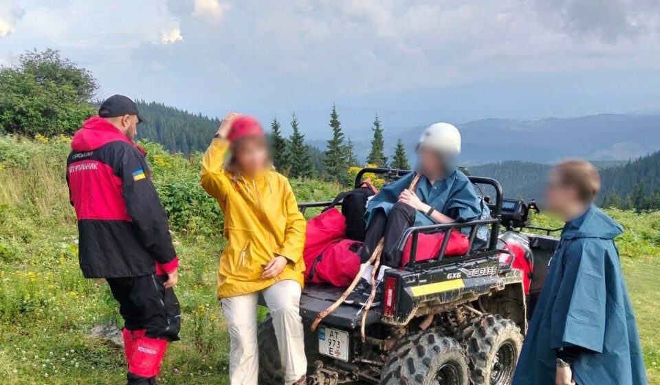 Рятувальники допомогли туристці, в якої погіршилося самопочуття під час походу в горах