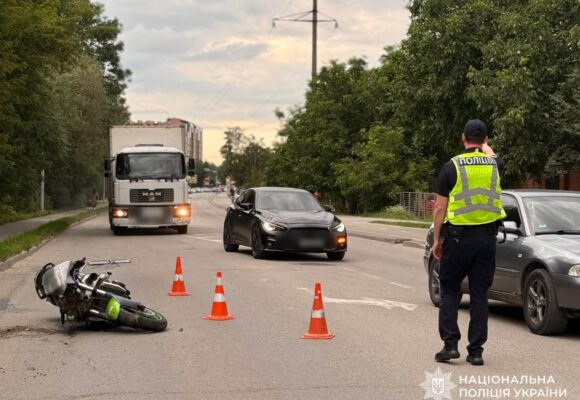 Поліцейські встановлюють  обставини аварії, у якій травмувалася 5-річна дитина
