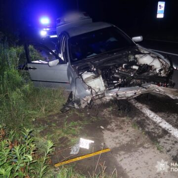 У Делятині нетверезий водій в’їхав у кам’яну огорожу – травмувалися троє пасажирів, серед яких 6-річна дитина У Делятині нетверезий водій в’їхав у кам’яну огорожу – травмувалися троє пасажирів, серед яких 6-річна дитина