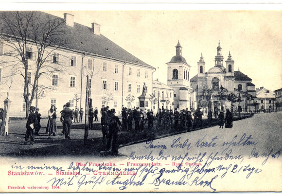 КОЛИСЬ У СТАНИСЛАВОВІ. Спека у класах