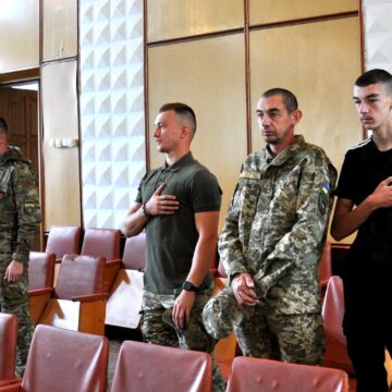 Крізь полон та невідомість: у Богородчанах нагородили захисників, які пройшли найтяжчі випробовування війни (ФОТО) Крізь полон та невідомість: у Богородчанах нагородили захисників, які пройшли найтяжчі випробовування війни (ФОТО)