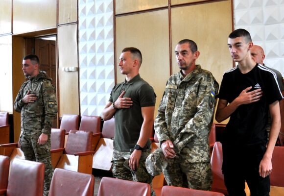 Крізь полон та невідомість: у Богородчанах нагородили захисників, які пройшли найтяжчі випробовування війни (ФОТО)