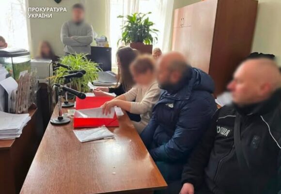 Вимагав хабарі для себе та підбурював давати іншим: на Прикарпатті судитимуть  голову  міської ради за корупцію