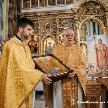 В Архікатедральному соборі виставили до почитання ікону з мощами св. Володимира Великого