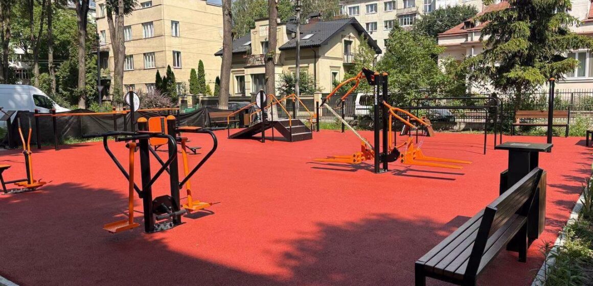 Для пацієнтів франківської лікарні відкрили реабілітаційний майданчик