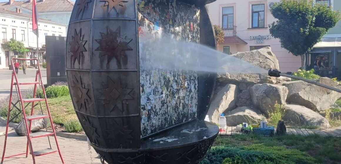 У Коломиї оновили, пофарбували й відремонтували близько 40 елементів благоустрою У Коломиї оновили, пофарбували й відремонтували близько 40 елементів благоустрою