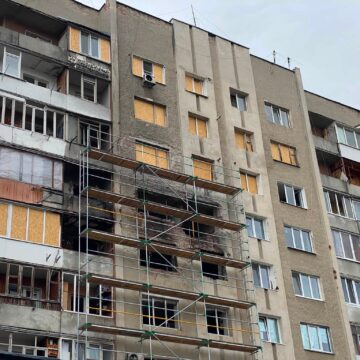 У Івано-Франківську розпочали роботи з відновлення будинків, які постраждали внаслідок атаки 13 травня