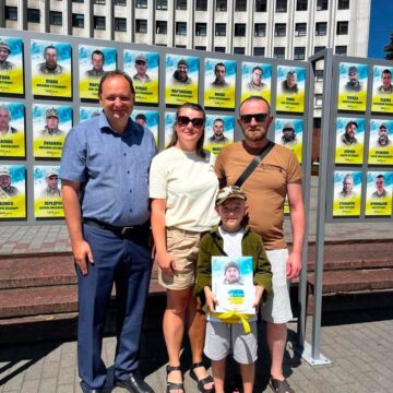 Додому після 2,5 років полону повернувся франківець Любомир Паньків