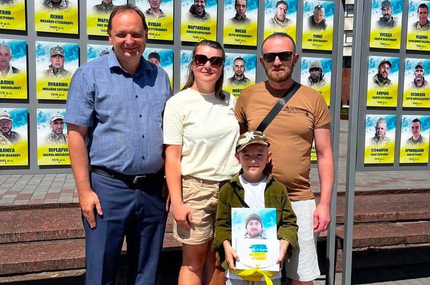Додому після 2,5 років полону повернувся франківець Любомир Паньків Додому після 2,5 років полону повернувся франківець Любомир Паньків