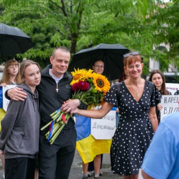 Азовець Олексій Макаров повернувся з полону додому