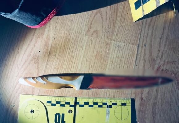 Напідпитку завдала ножових поранень знайомому: прикарпатські поліцейські затримали підозрювану