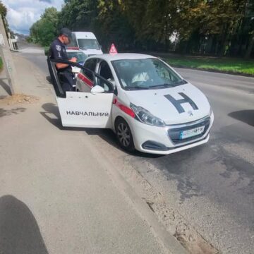 Патрульні притягнули до відповідальності інструктора з практичної підготовки водіїв, який проводив навчання без чинного атестата Патрульні притягнули до відповідальності інструктора з практичної підготовки водіїв, який проводив навчання без чинного атестата