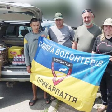 Франківські волонтери повернулися з черговою допомогою для фронту — маскувальні сітки, ліки та відремонтовані авто Франківські волонтери повернулися з черговою допомогою для фронту — маскувальні сітки, ліки та відремонтовані авто