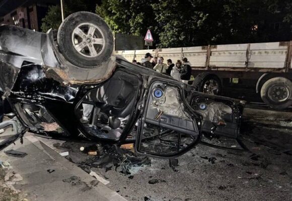 У Львові група невідомих перекинула службовий автомобіль ТЦК під час заходів з оповіщення (ФОТО, ВІДЕО)