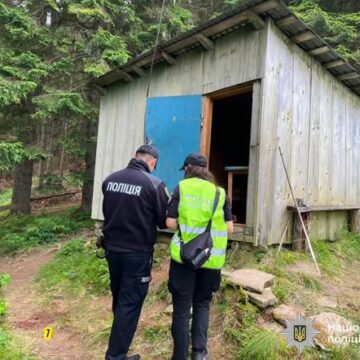 Повідомив до поліції про нібито самогубство, однак став підозрюваним у вбивстві: поліцейські Прикарпаття затримали фігуранта Повідомив до поліції про нібито самогубство, однак став підозрюваним у вбивстві: поліцейські Прикарпаття затримали фігуранта
