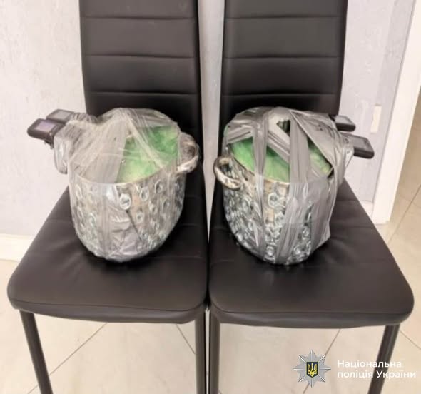 Поліцейські та СБУ запобігли масштабному теракту в Івано-Франківську Поліцейські та СБУ запобігли масштабному теракту в Івано-Франківську