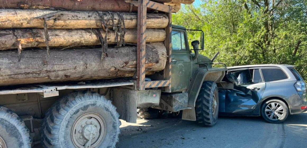 Поліцейські Івано-Франківщини розслідують смертельну ДТП у Верховині Поліцейські Івано-Франківщини розслідують смертельну ДТП у Верховині