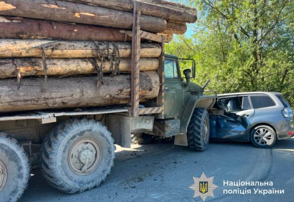 Поліцейські Івано-Франківщини розслідують смертельну ДТП у Верховині