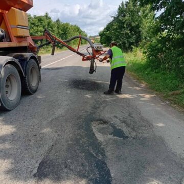 На Прикарпатті триває ремонт доріг. Що і де ремонтуватимуть На Прикарпатті триває ремонт доріг. Що і де ремонтуватимуть