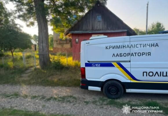 У Снятині поліцейські затримали чоловіка, який до смерті побив 95-річну матір