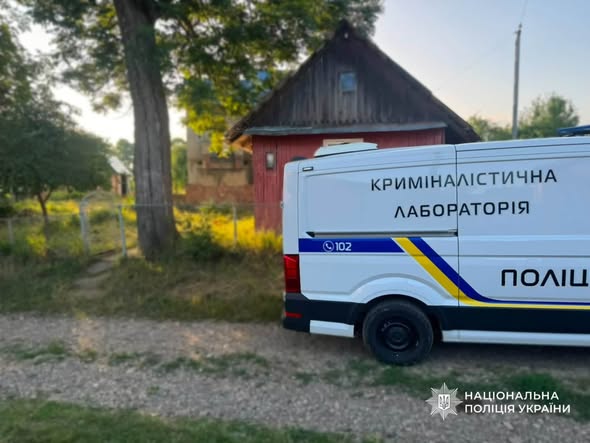 У Снятині поліцейські затримали чоловіка, який до смерті побив 95-річну матір У Снятині поліцейські затримали чоловіка, який до смерті побив 95-річну матір