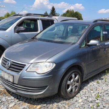 Авто на 2,2 млн грн замість фронту пішли на продаж: судитимуть чоловіка, який торгував псевдогуманітаркою для ЗСУ Авто на 2,2 млн грн замість фронту пішли на продаж: судитимуть чоловіка, який торгував псевдогуманітаркою для ЗСУ