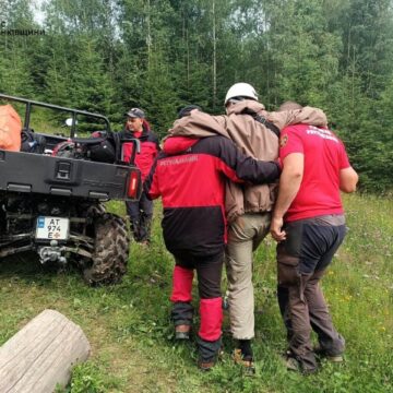 Гірські рятувальники допомогли туристу, який травмувався під час походу