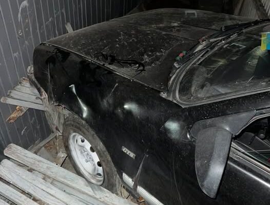 У Івано-Франківську водійка автомобіля Renault вʼїхала у паркан