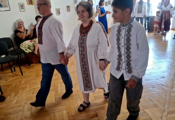 Вишиванки, казка й танець на кріслах колісних: в Івано-Франківську вдруге відбувся фестиваль інклюзивної творчості