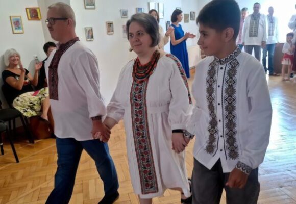 Вишиванки, казка й танець на кріслах колісних: в Івано-Франківську вдруге відбувся фестиваль інклюзивної творчості