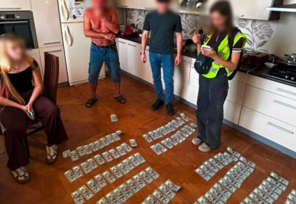 5 тисяч доларів США за висновок ВЛК та групу інвалідності:  в Івано-Франківську лікарку військової поліклініки викрито на корупційній схемі