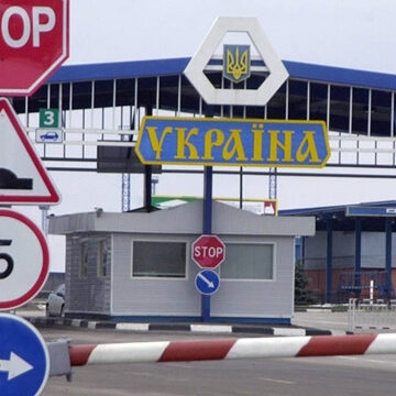 На Буковині затримали прикарпатця, який за 2000$ переправляв чоловіків за кордон На Буковині затримали прикарпатця, який за 2000$ переправляв чоловіків за кордон