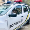 Заблокував і розбив скло: в Івано-Франківську чоловік напав на поліцейське авто під час мобілізаційного рейду