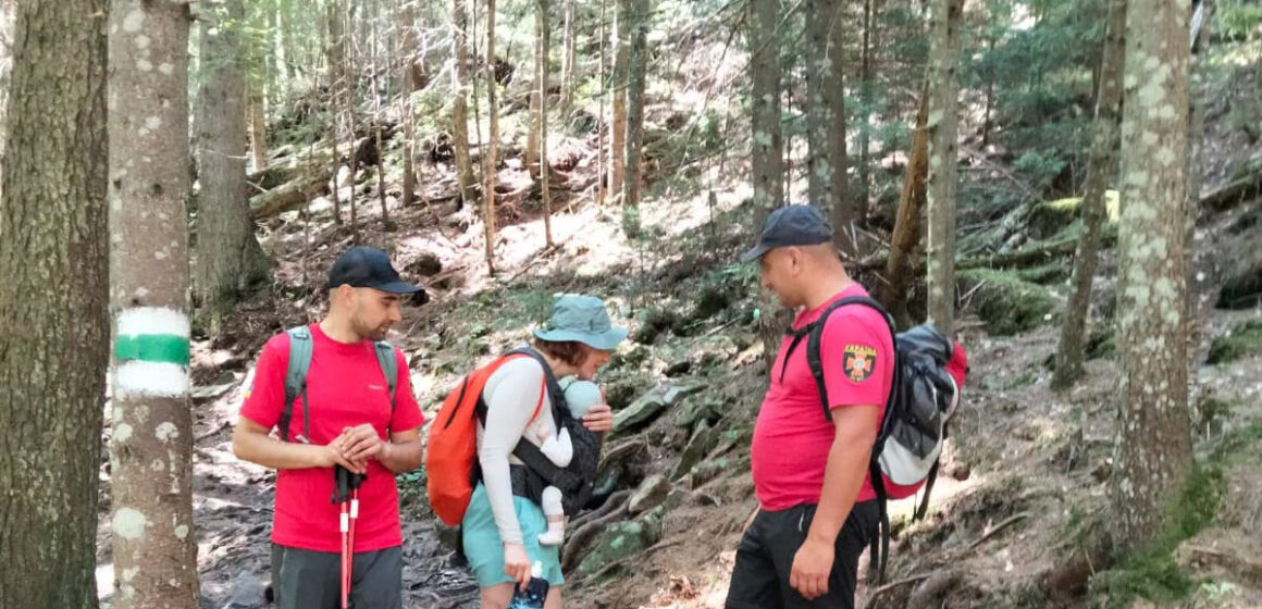 Рятувальники допомогли туристці з маленькою дитиною, які заблукали в горах Рятувальники допомогли туристці з маленькою дитиною, які заблукали в горах