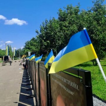 У Калуші оновлюють Алею Віри та Надії: мешканців закликають берегти і поважати цей простір У Калуші оновлюють Алею Віри та Надії: мешканців закликають берегти і поважати цей простір