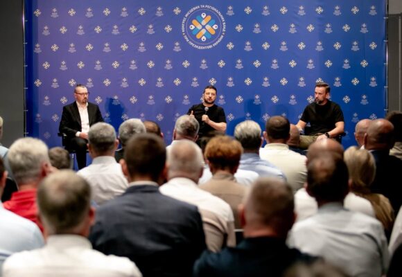 На Прикарпатті представники громад чотирьох областей озвучили Зеленському головні виклики гірських територій