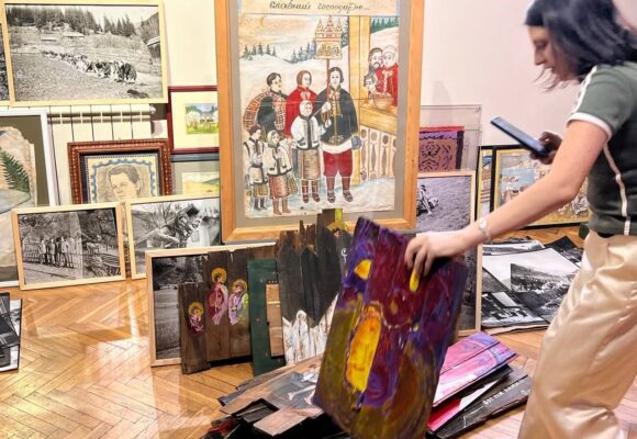 Виставка “Сакральне Сучасне. Карпати”: у Франківському краєзнавчому музеї покажуть ікону з “Тіней забутих предків”